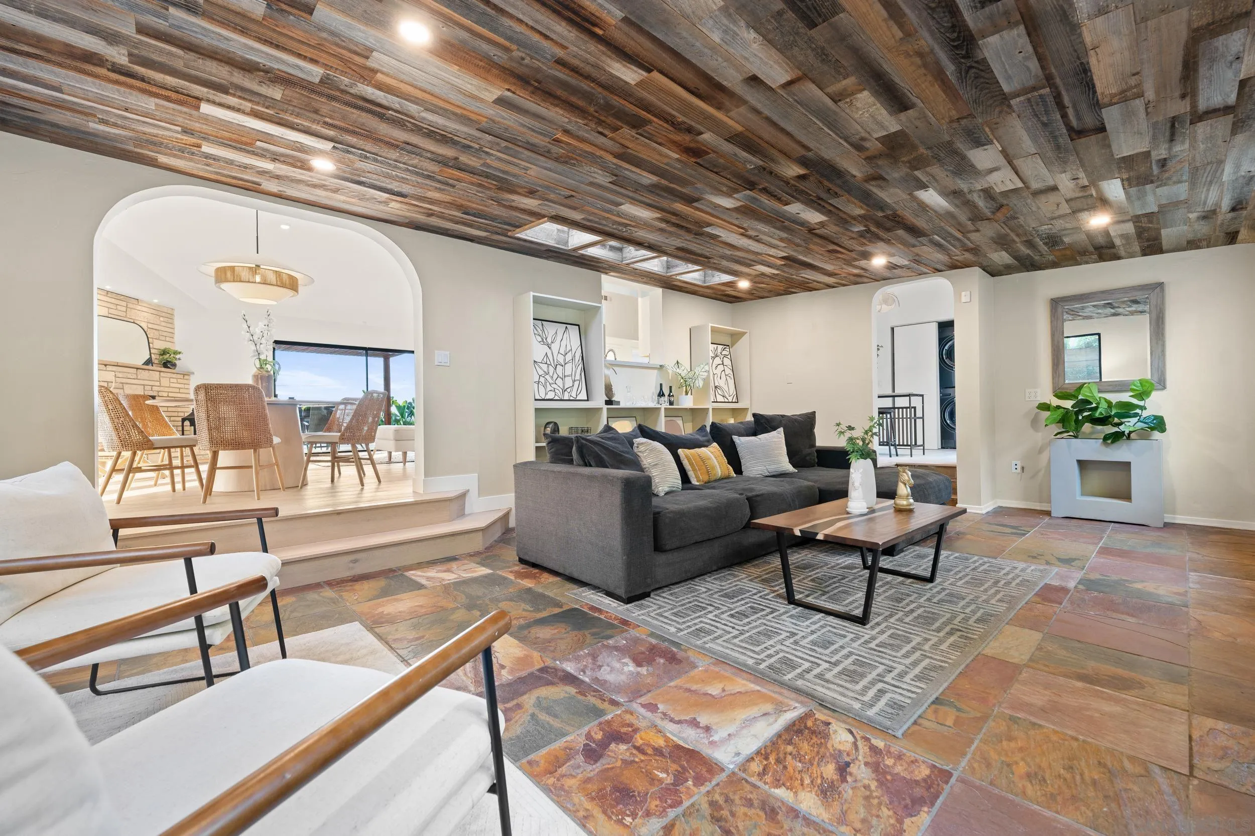 3306 Donna Dr