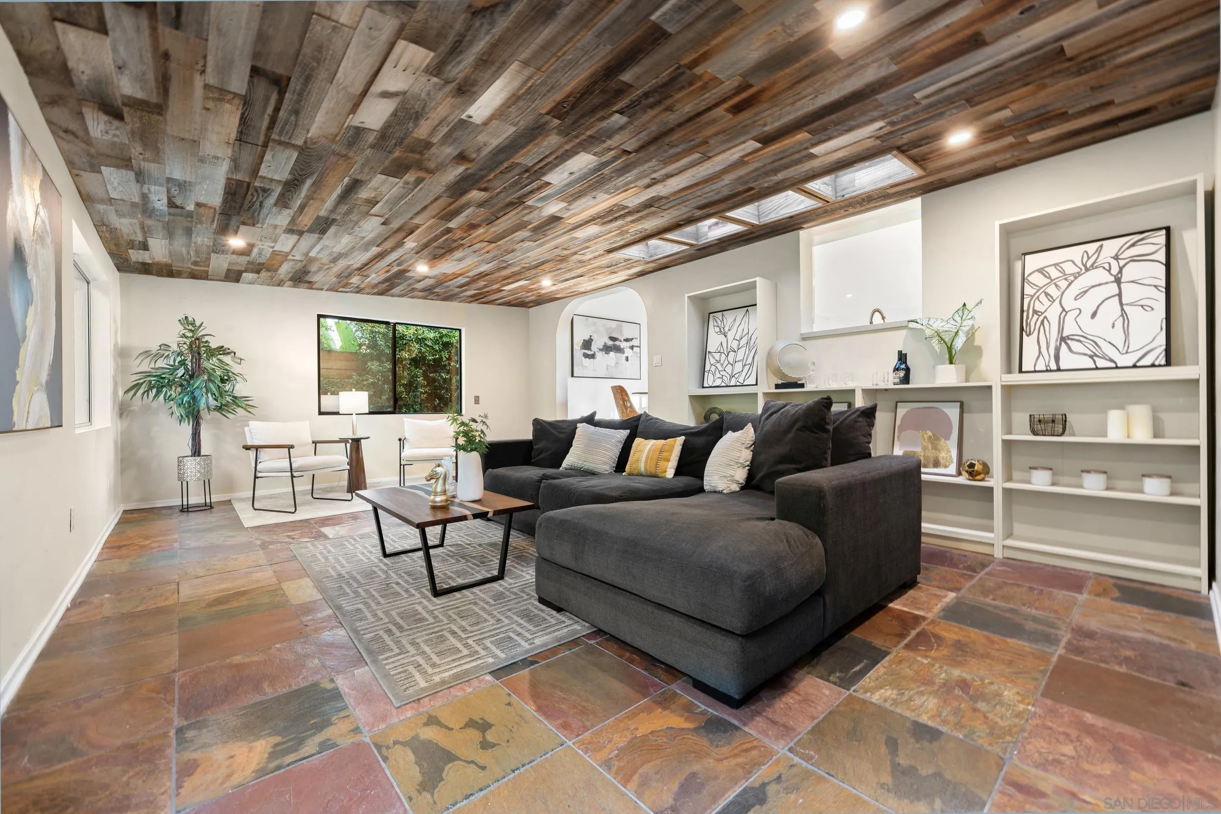 3306 Donna Dr