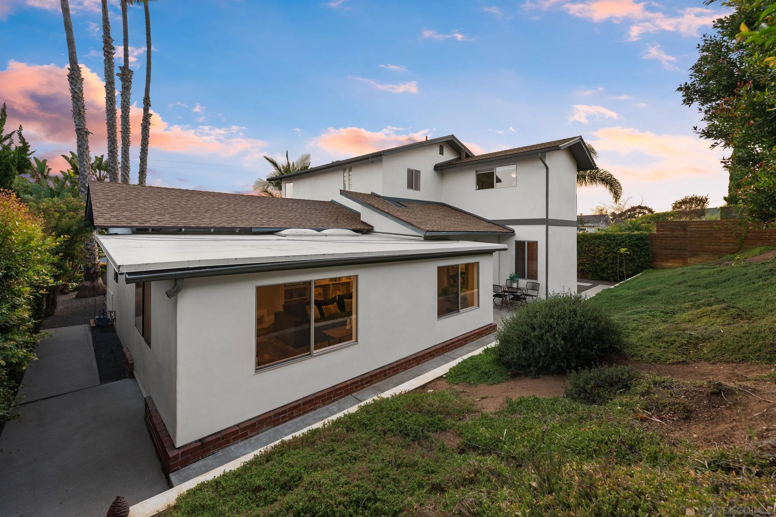 3306 Donna Dr
