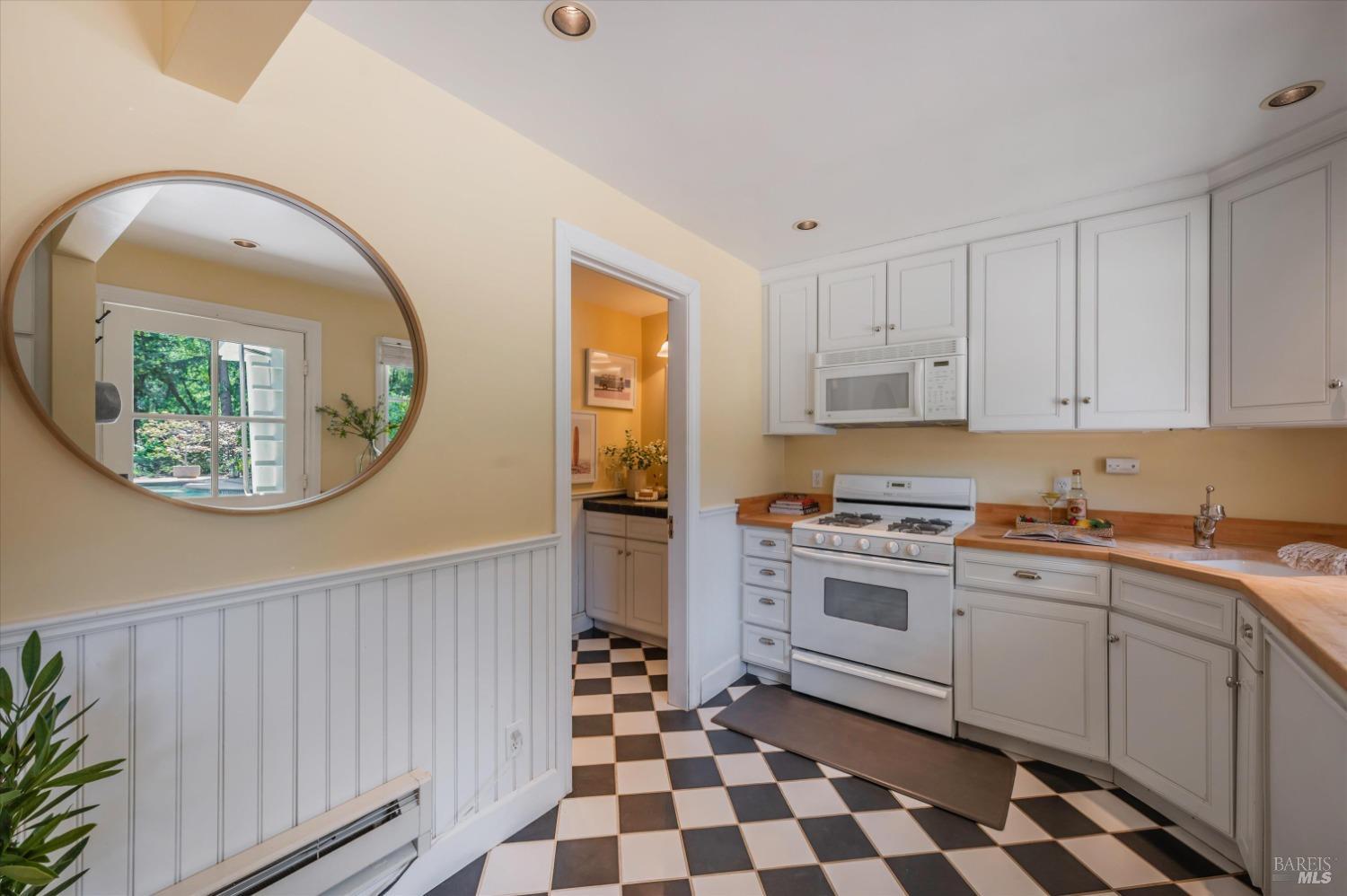 110 Mountain View Ave