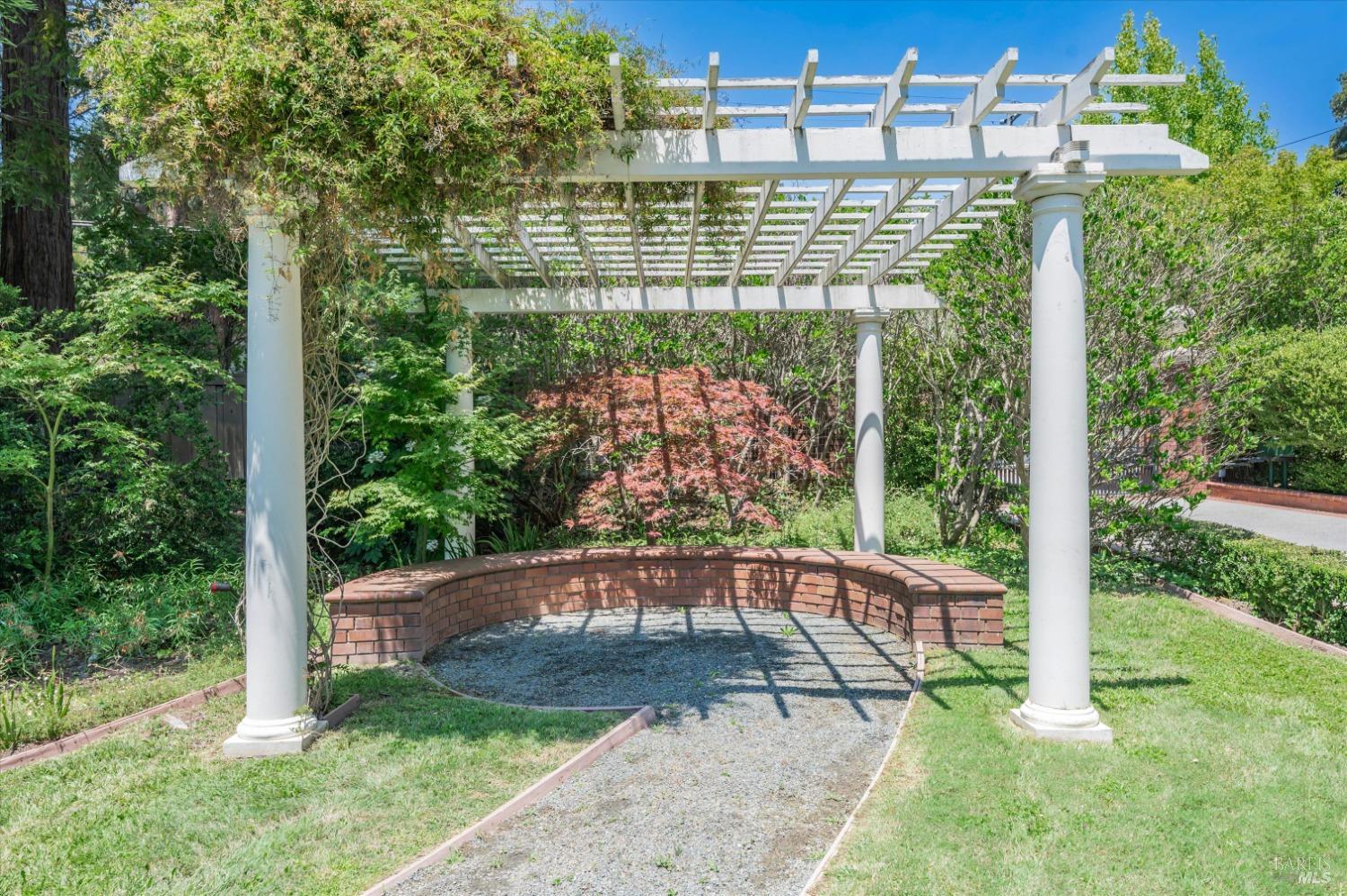 110 Mountain View Ave