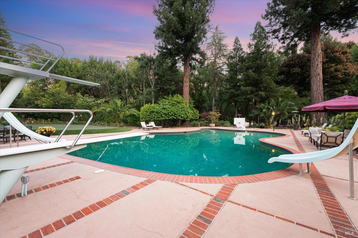 110 Mountain View Ave