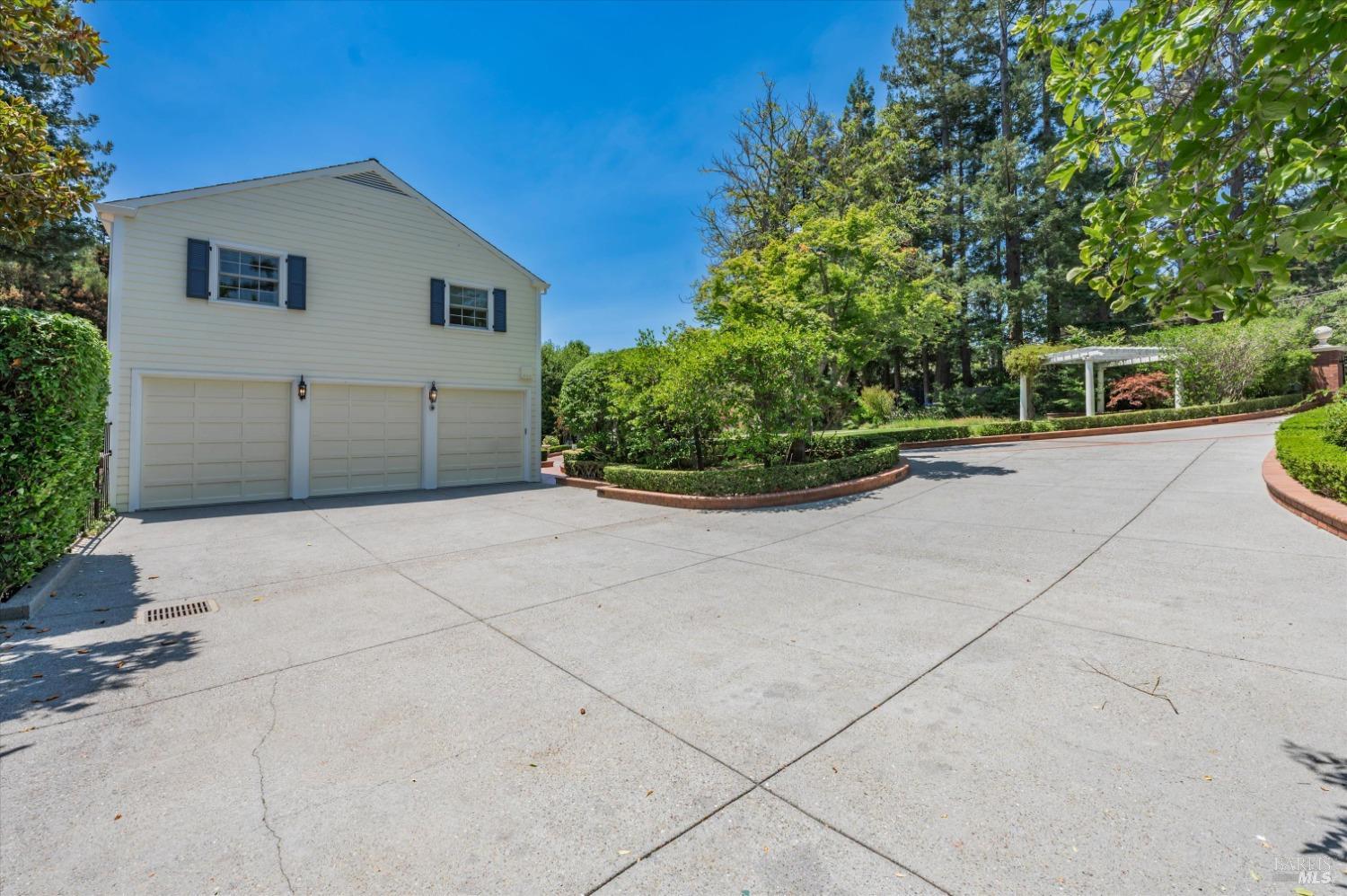 110 Mountain View Ave