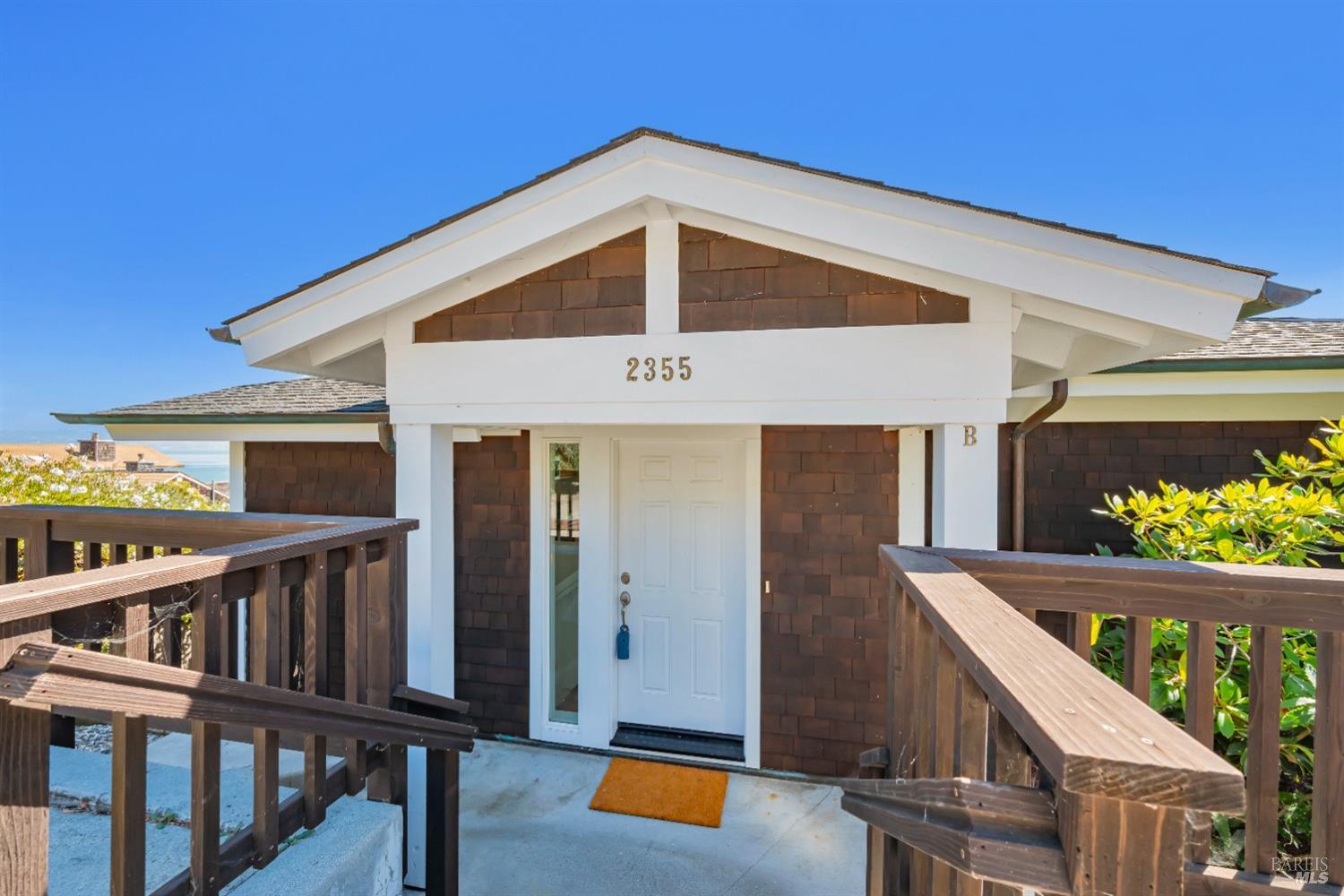 2235-2235B Paradise Dr