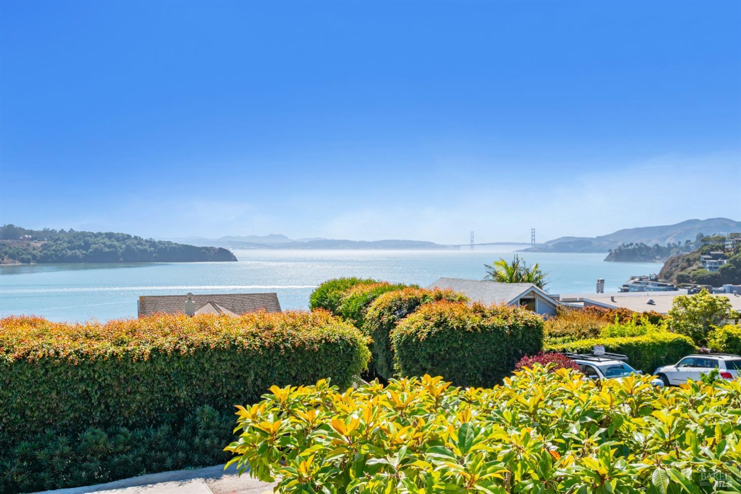 2235-2235B Paradise Dr