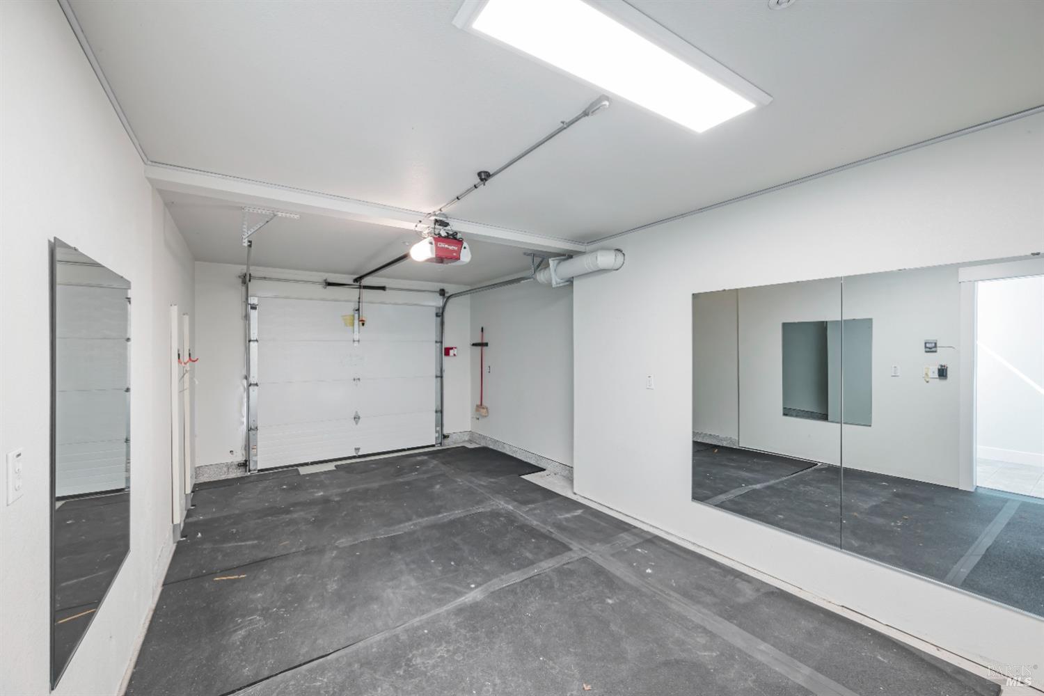 2235-2235B Paradise Dr