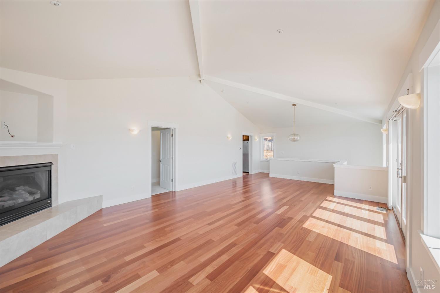 2235-2235B Paradise Dr