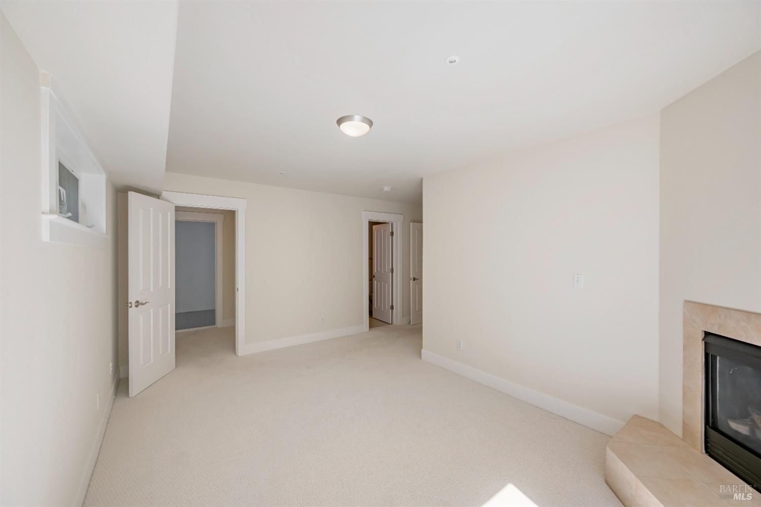 2235-2235B Paradise Dr