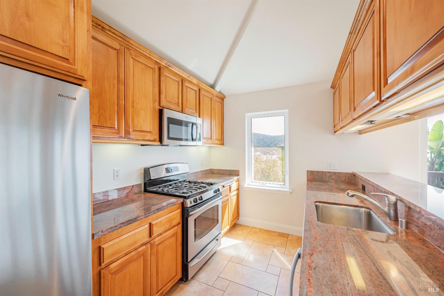 2235-2235B Paradise Dr