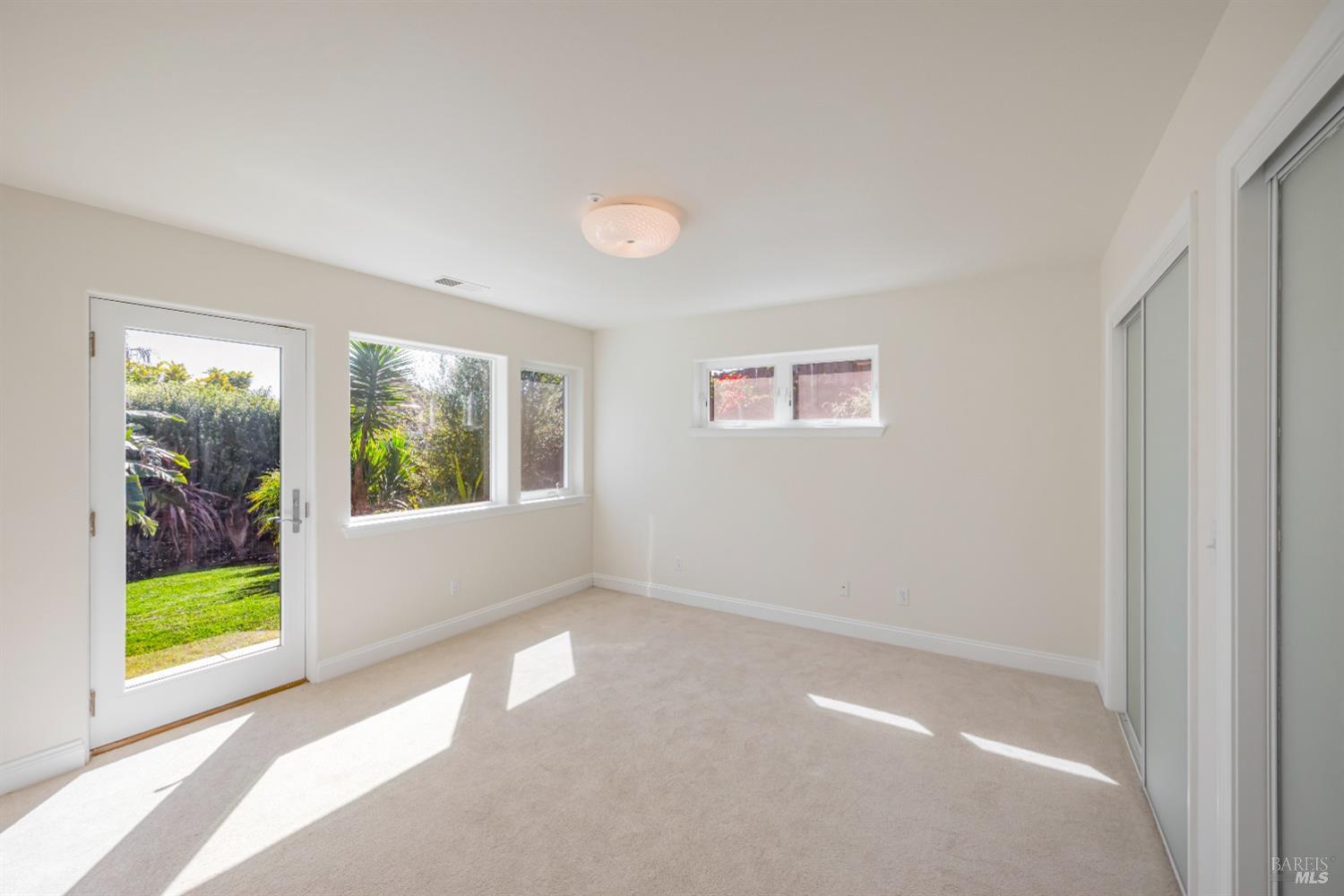 2235-2235B Paradise Dr