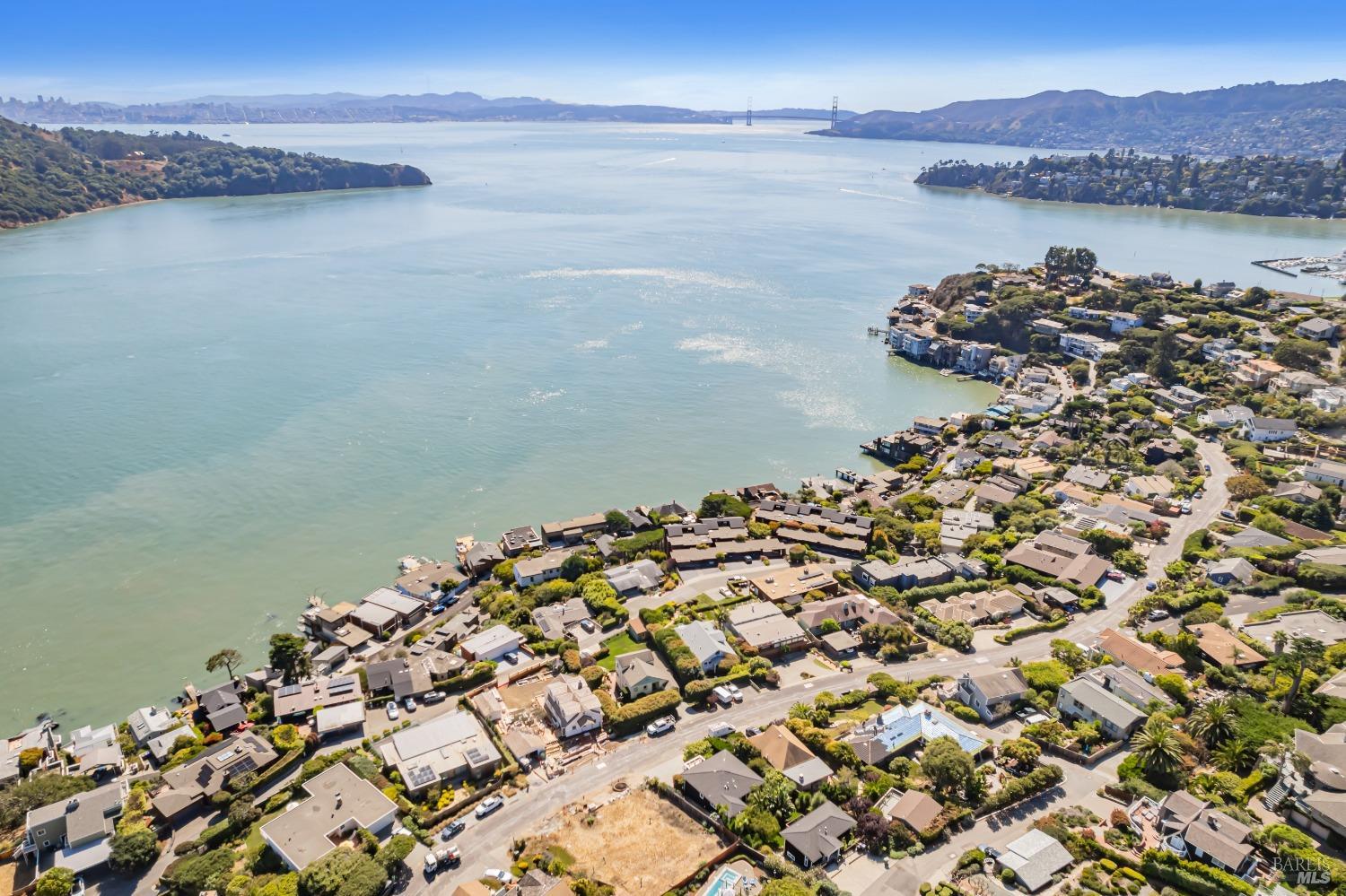 2235-2235B Paradise Dr