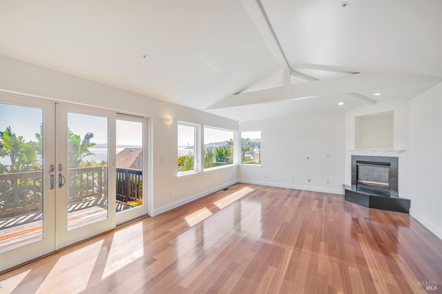 2235-2235B Paradise Dr