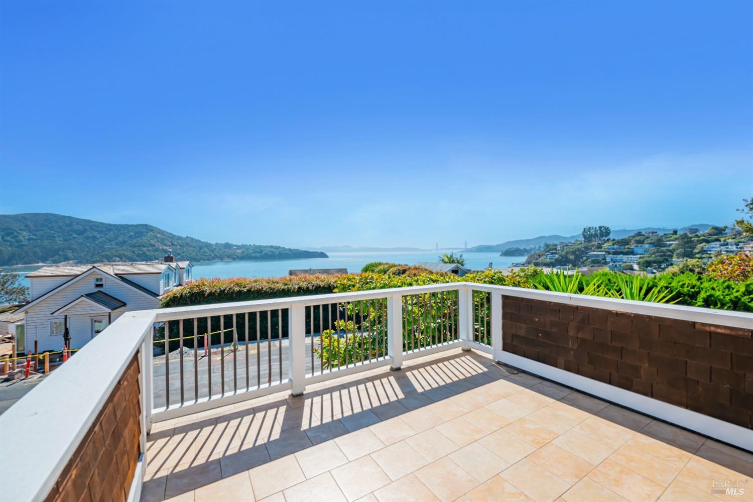 2235-2235B Paradise Dr