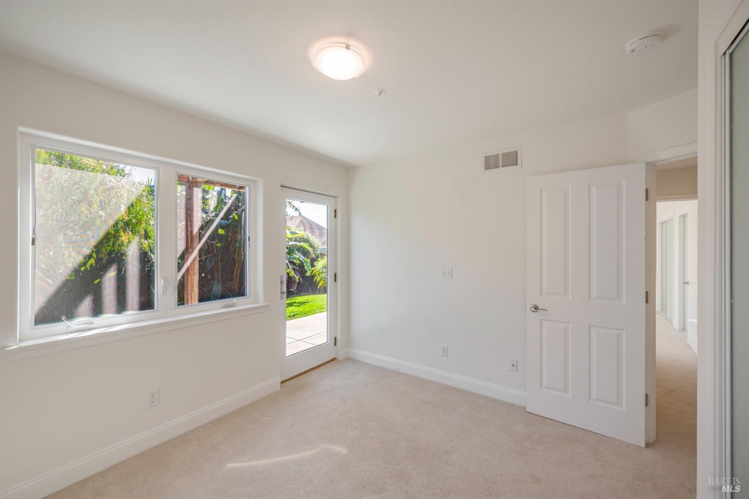 2235-2235B Paradise Dr