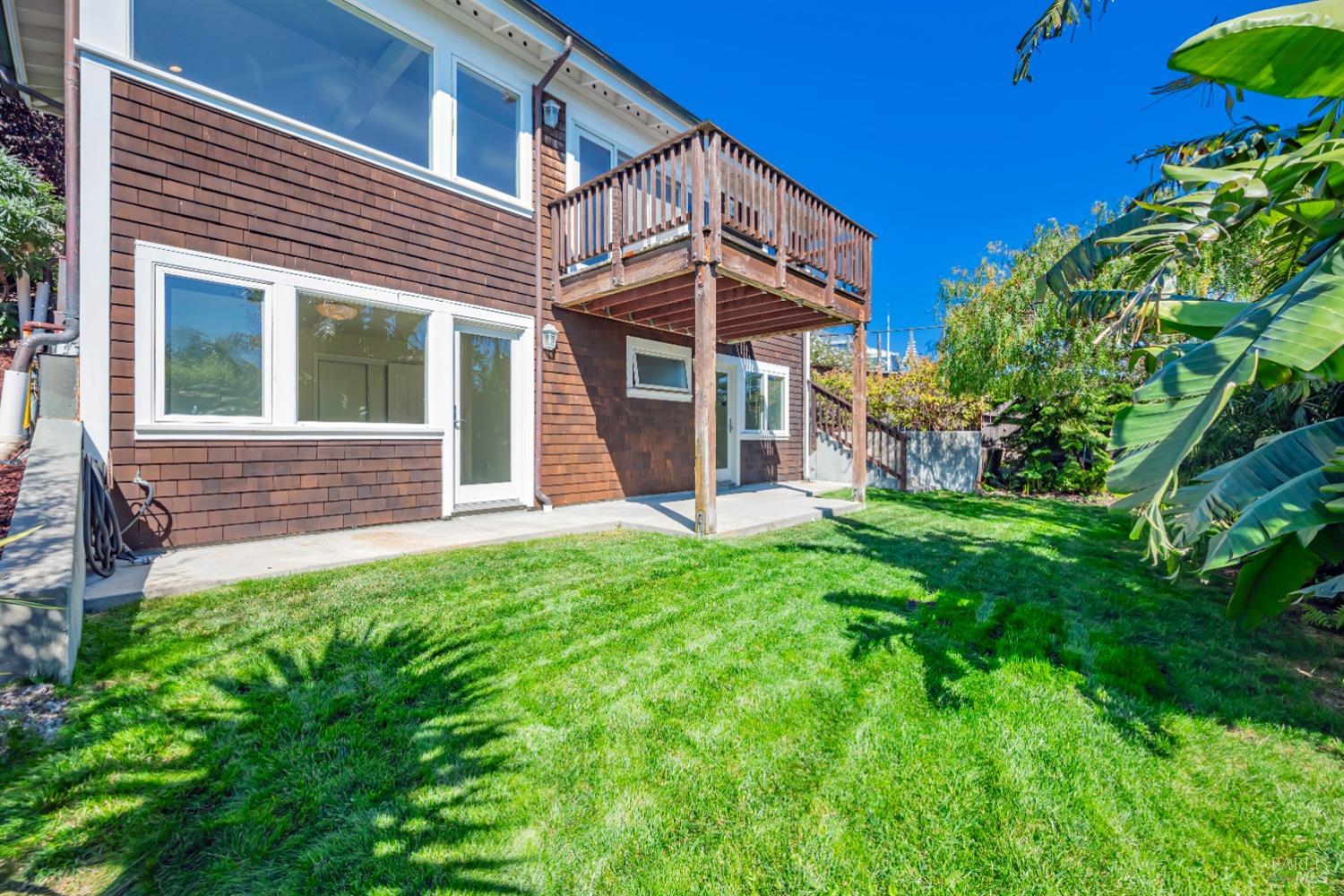 2235-2235B Paradise Dr