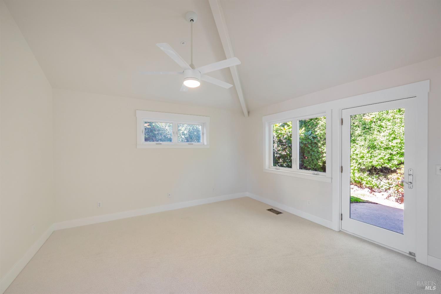 2235-2235B Paradise Dr