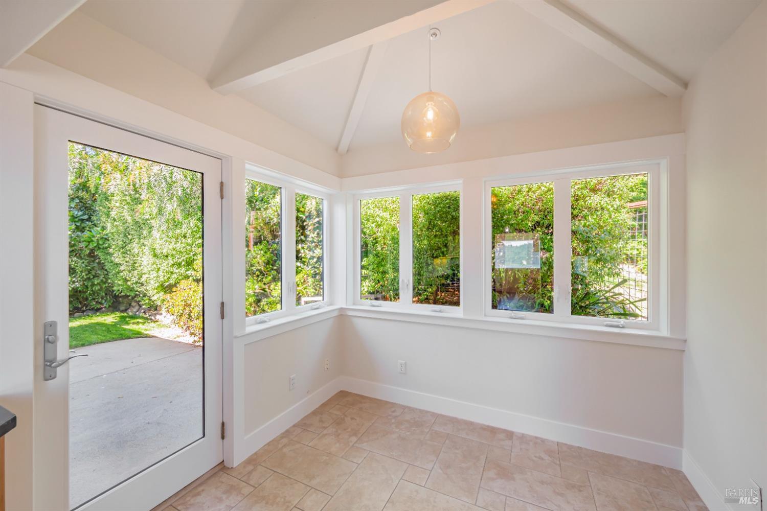 2235-2235B Paradise Dr