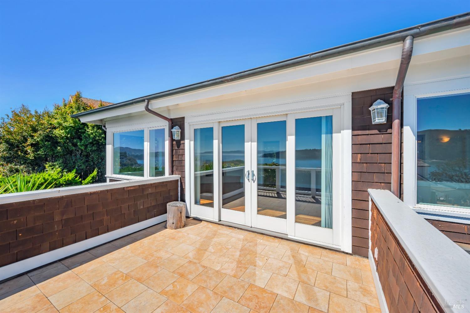 2235-2235B Paradise Dr