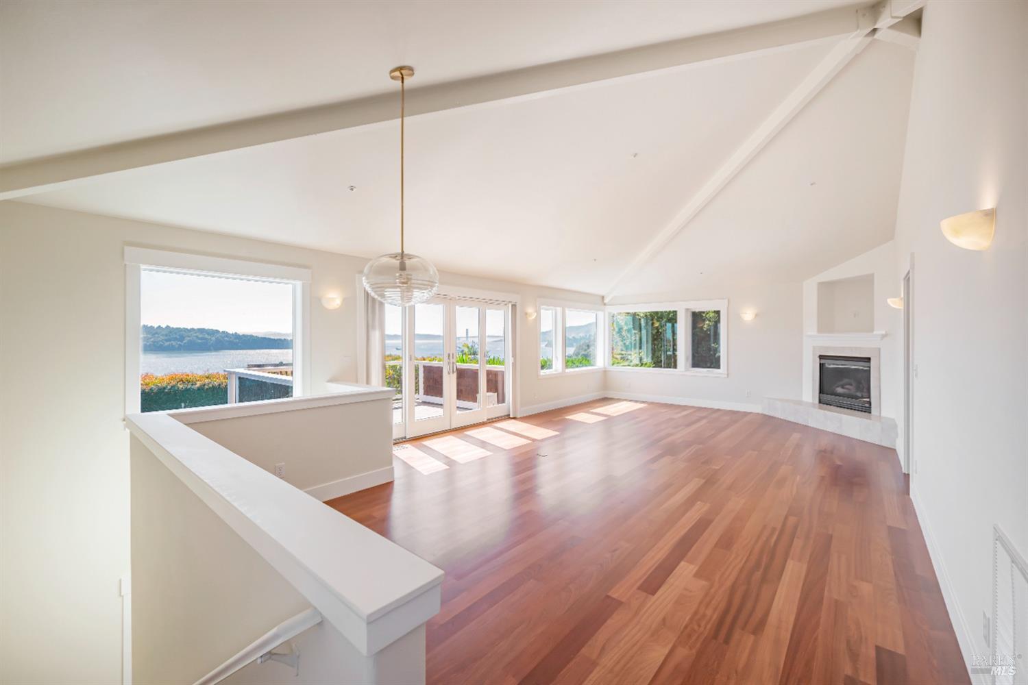 2235-2235B Paradise Dr