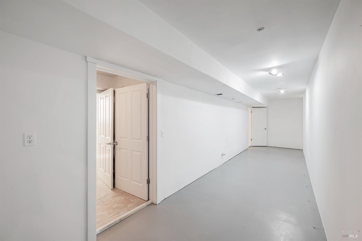 2235-2235B Paradise Dr