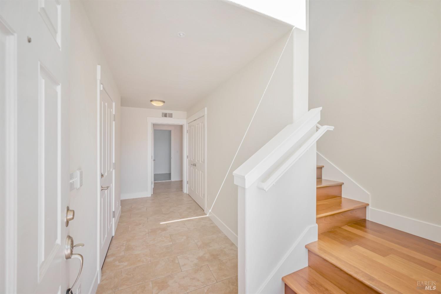 2235-2235B Paradise Dr