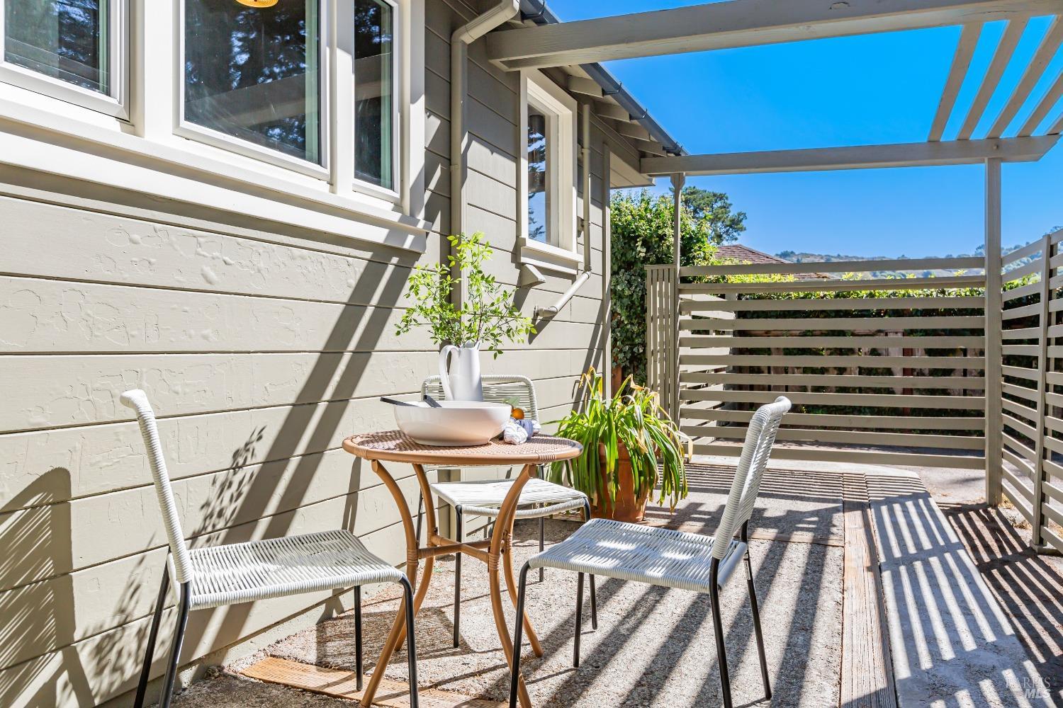 331-335 Richardson Way