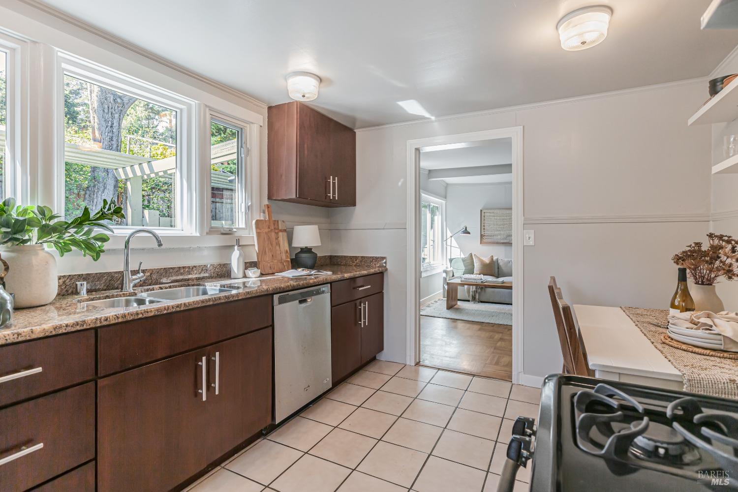 331-335 Richardson Way