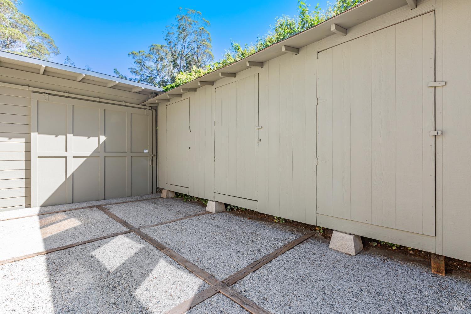 331-335 Richardson Way