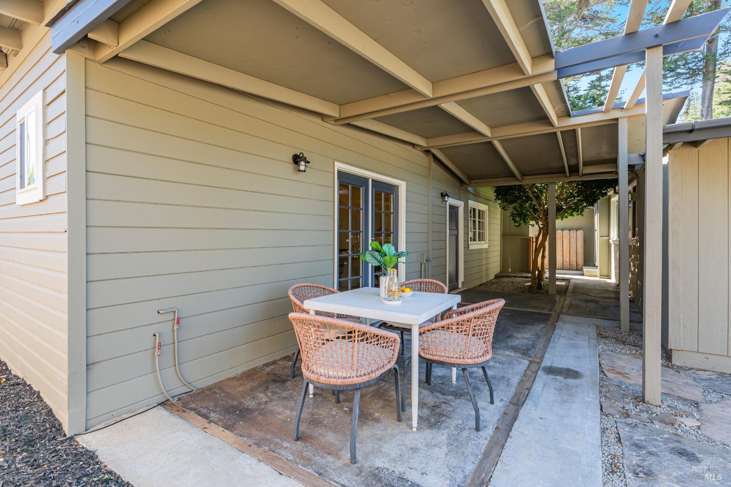 331-335 Richardson Way