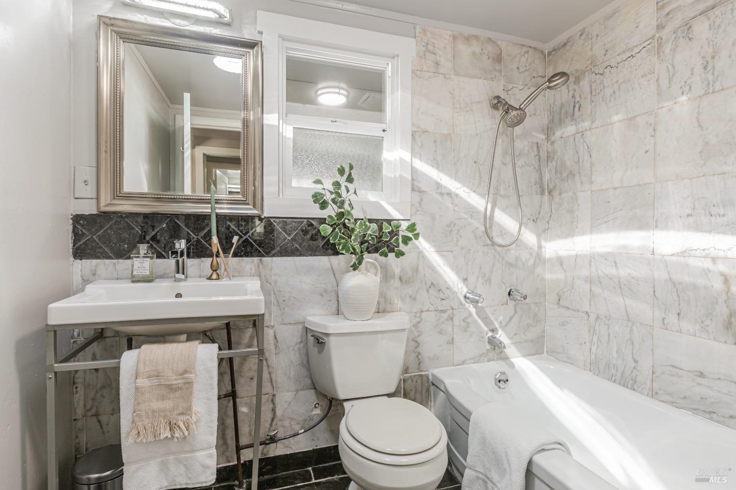 331-335 Richardson Way