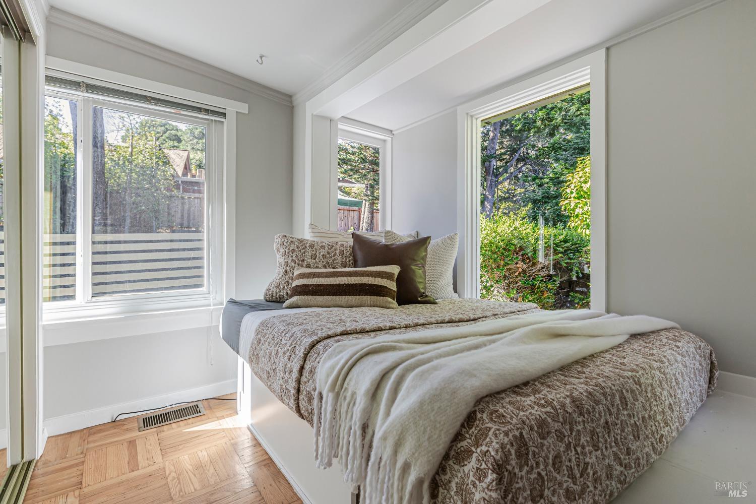 331-335 Richardson Way