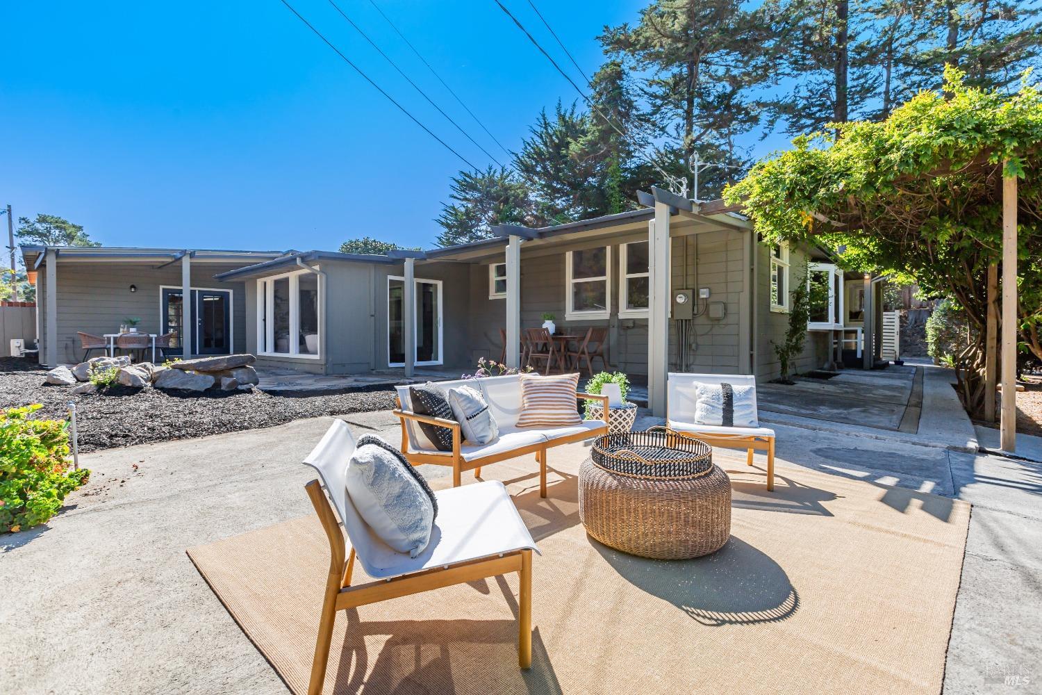 331-335 Richardson Way