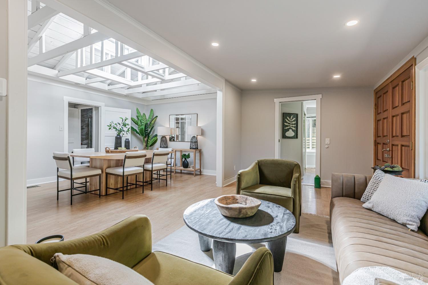 331-335 Richardson Way