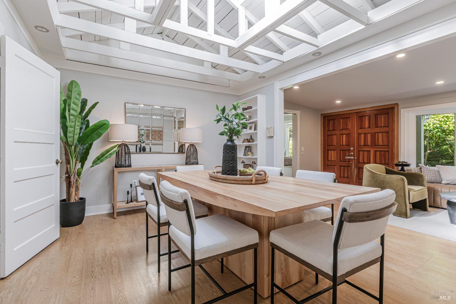 331-335 Richardson Way