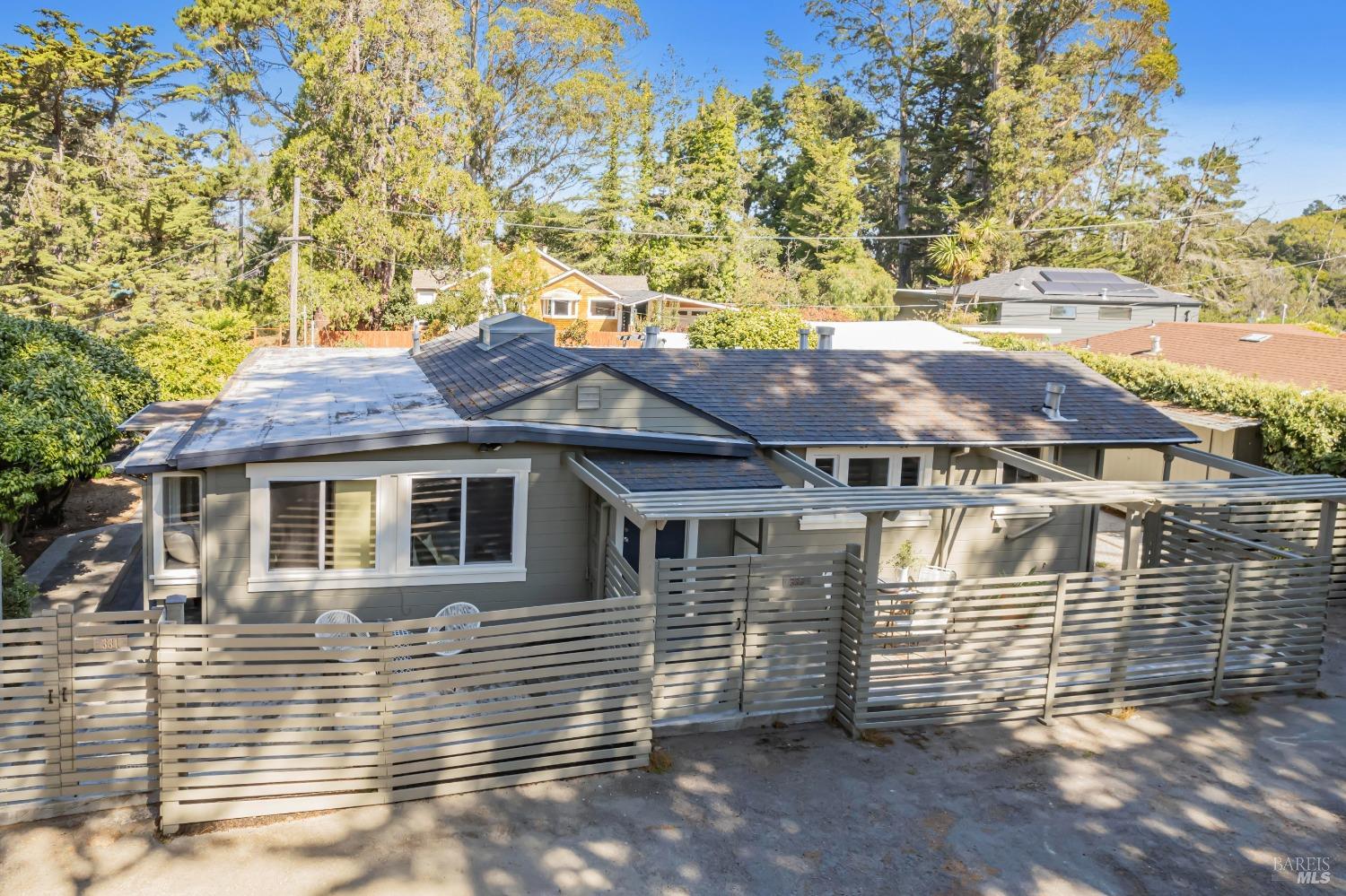 331-335 Richardson Way