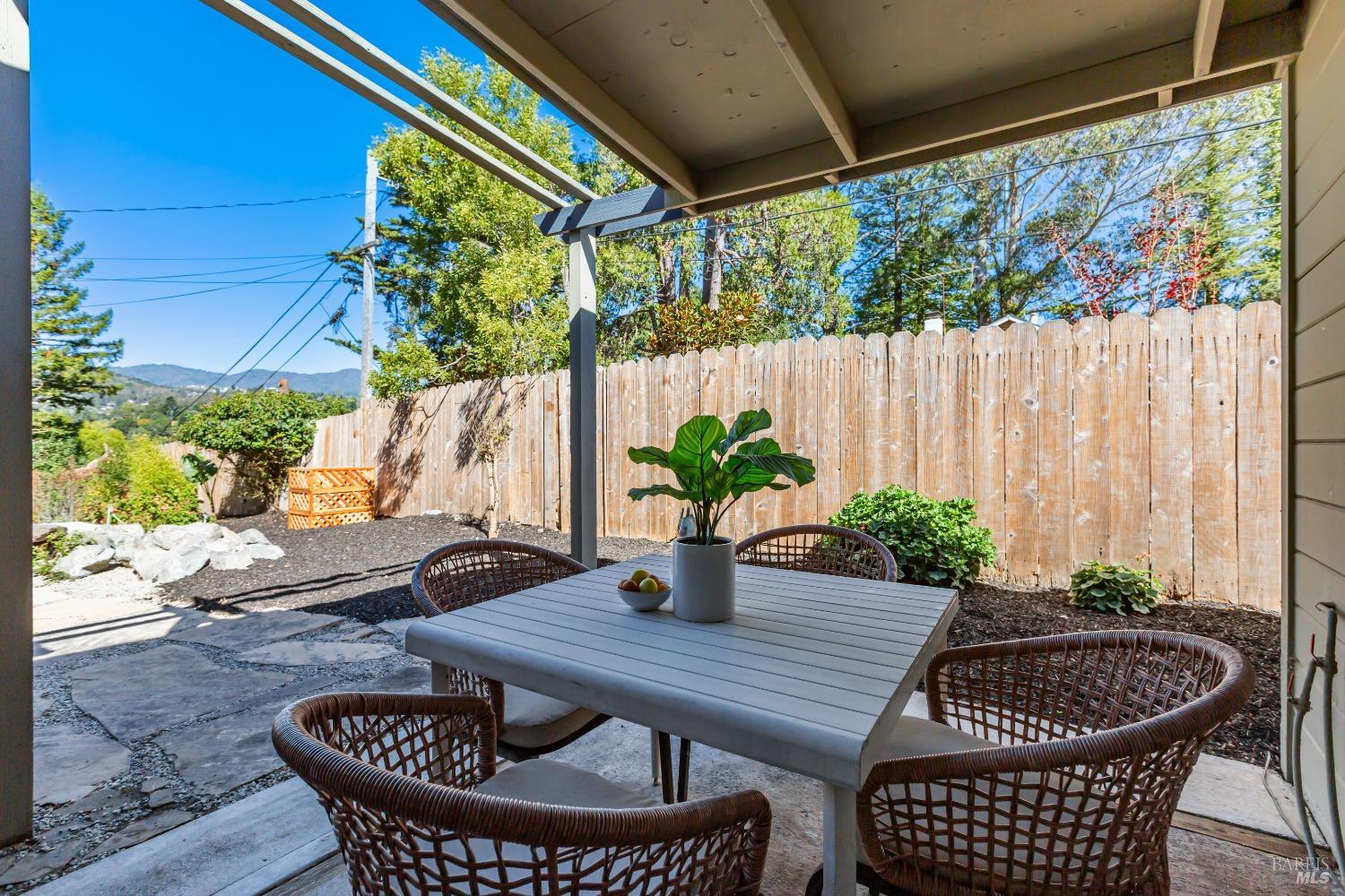 331-335 Richardson Way