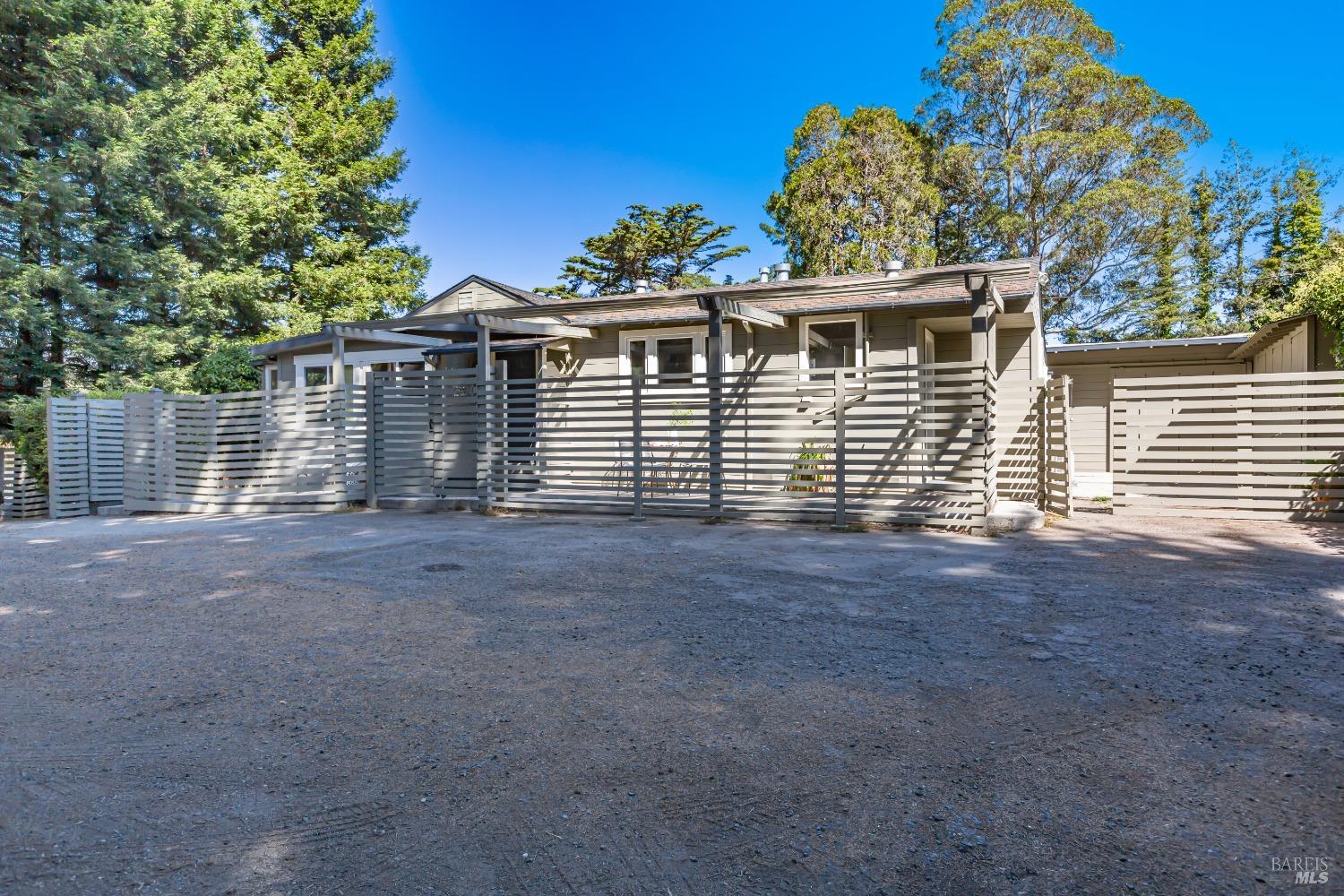 331-335 Richardson Way