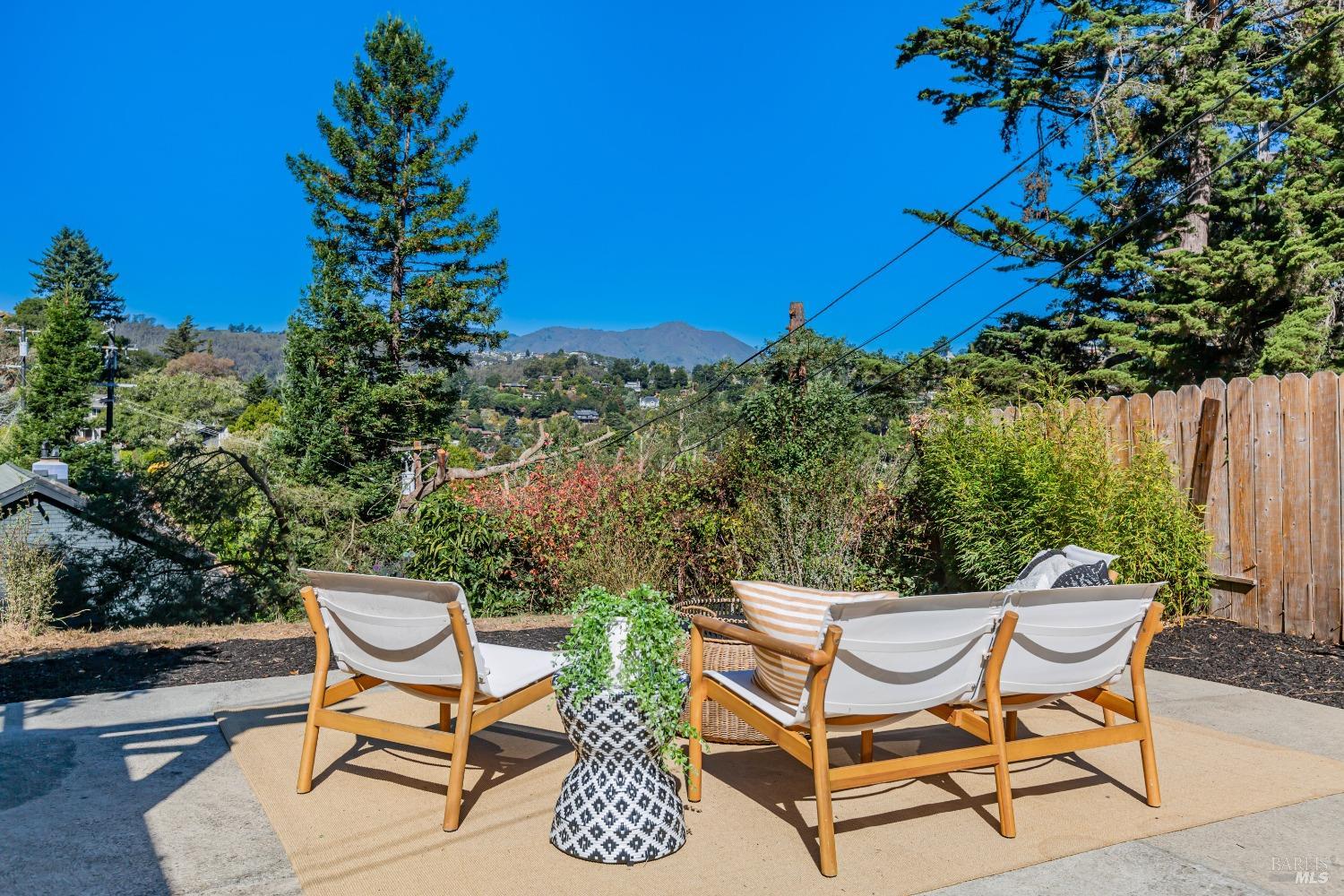 331-335 Richardson Way