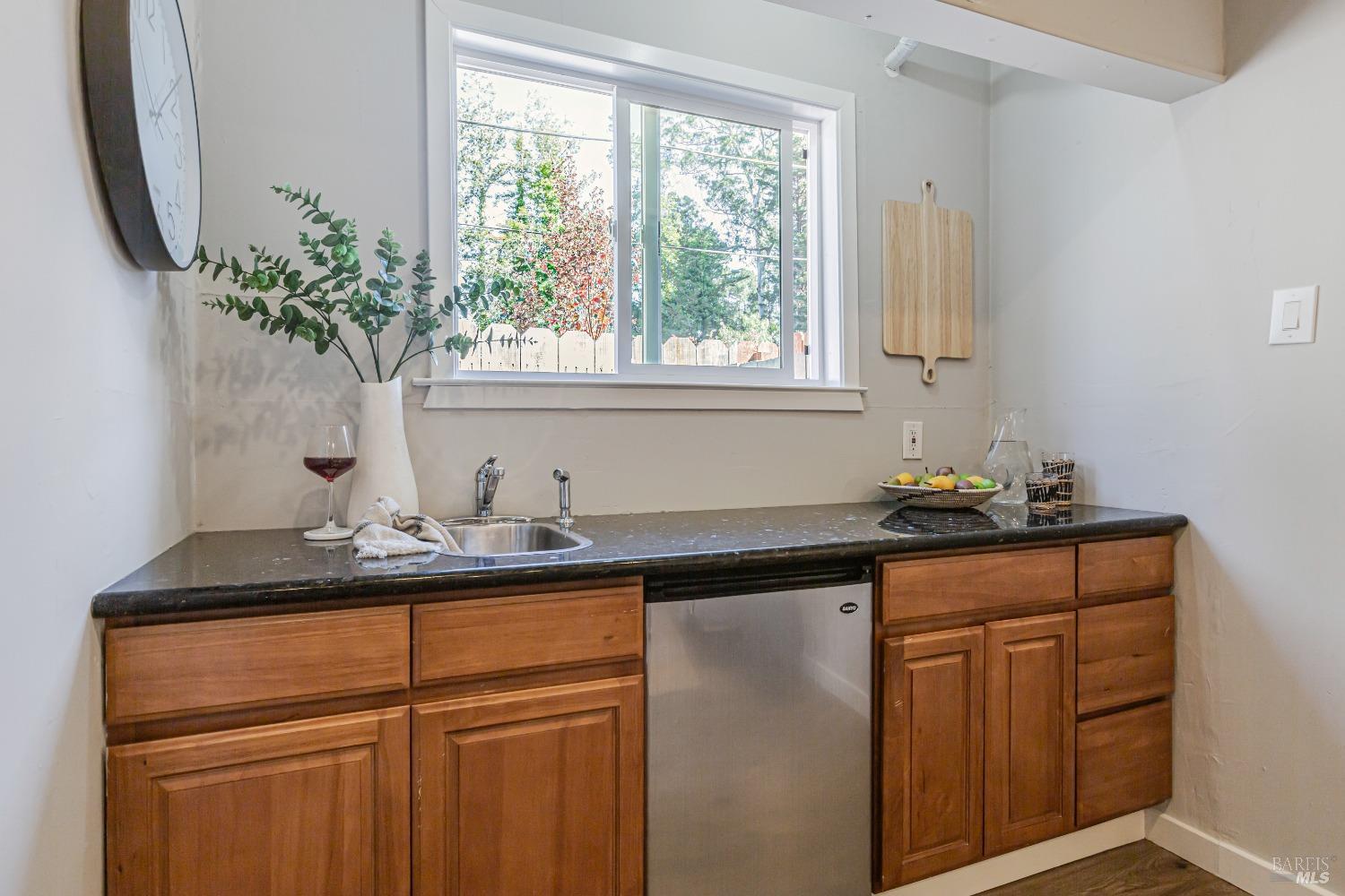 331-335 Richardson Way