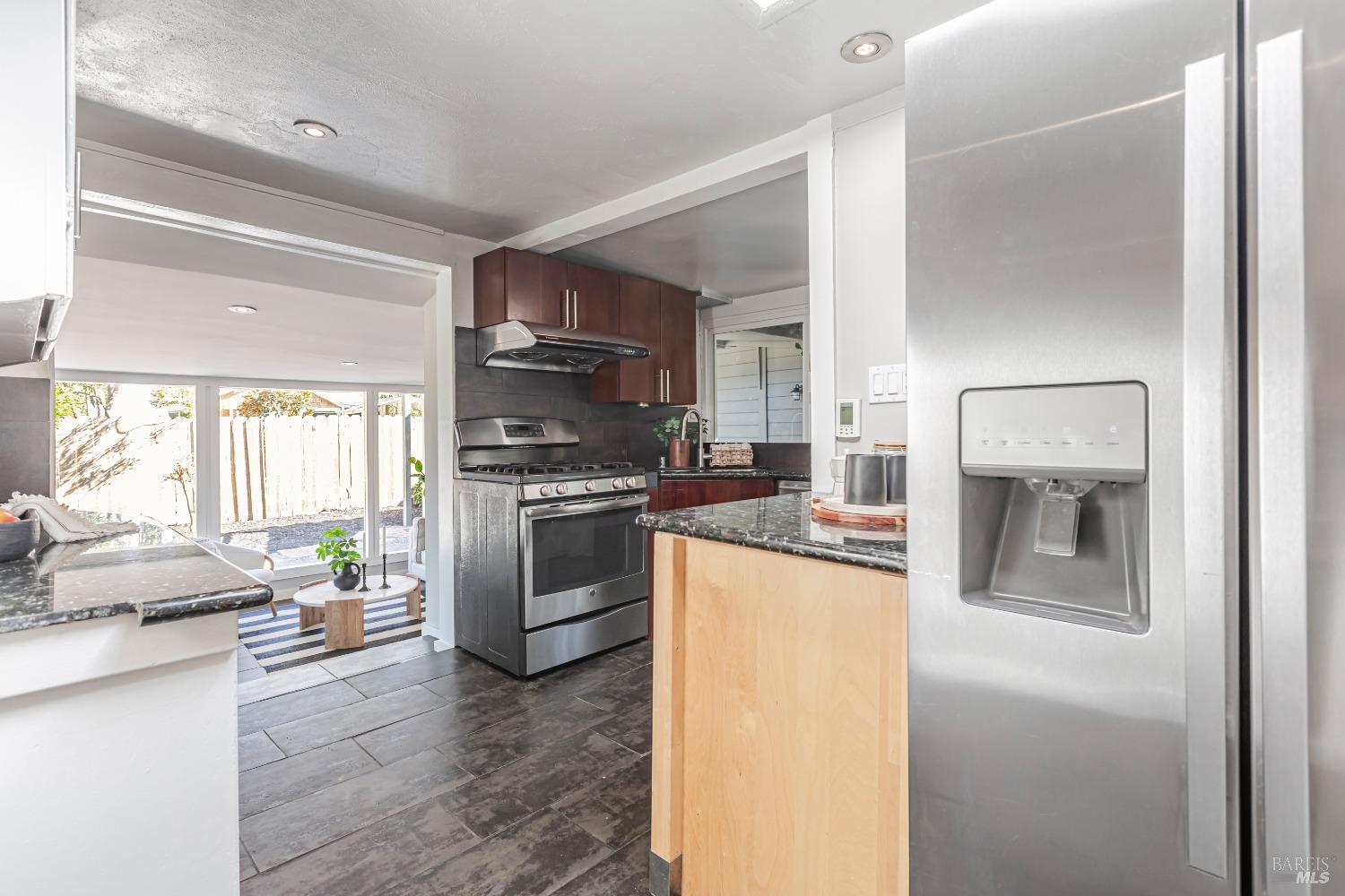 331-335 Richardson Way