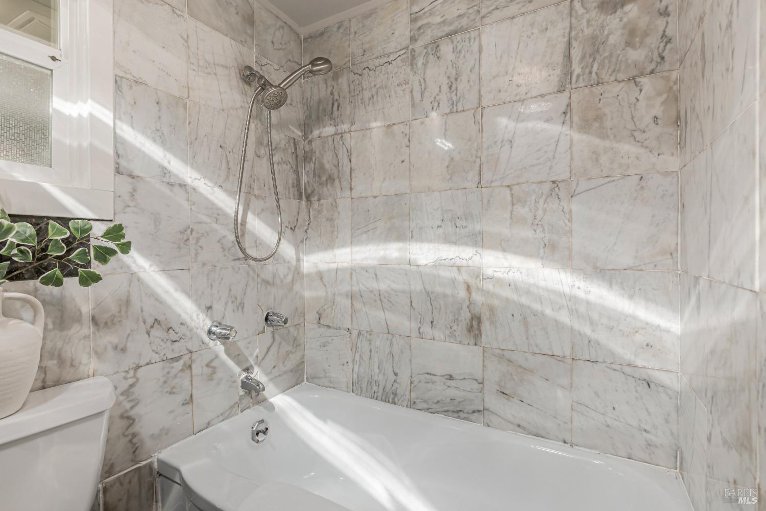 331-335 Richardson Way