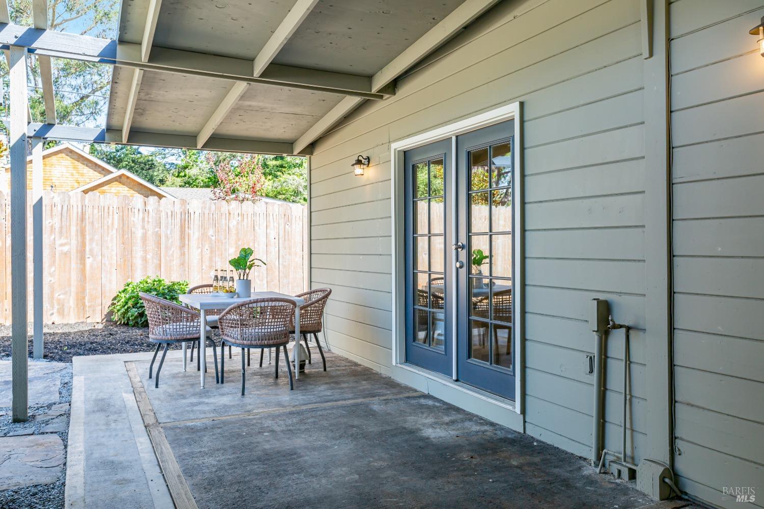 331-335 Richardson Way