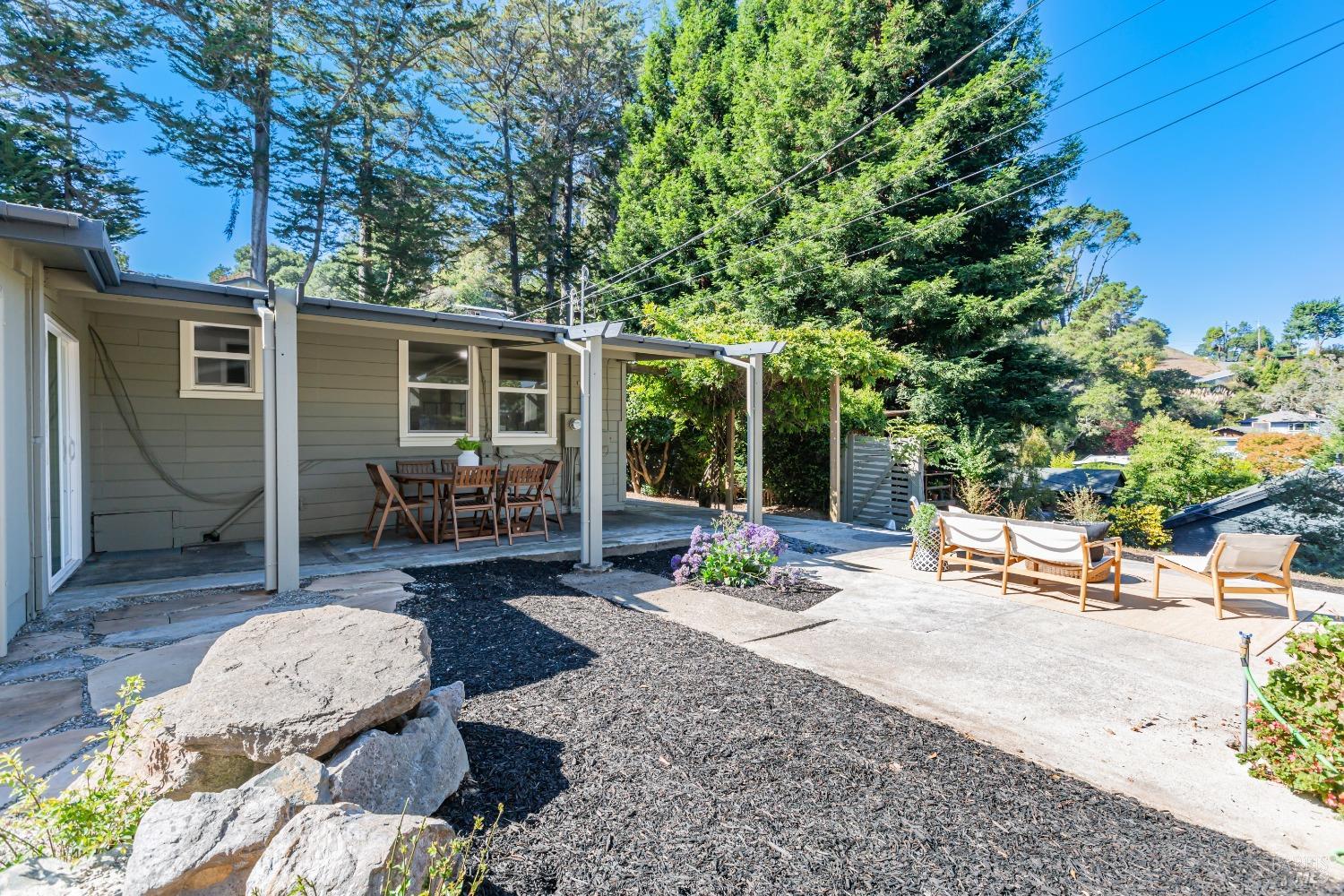 331-335 Richardson Way