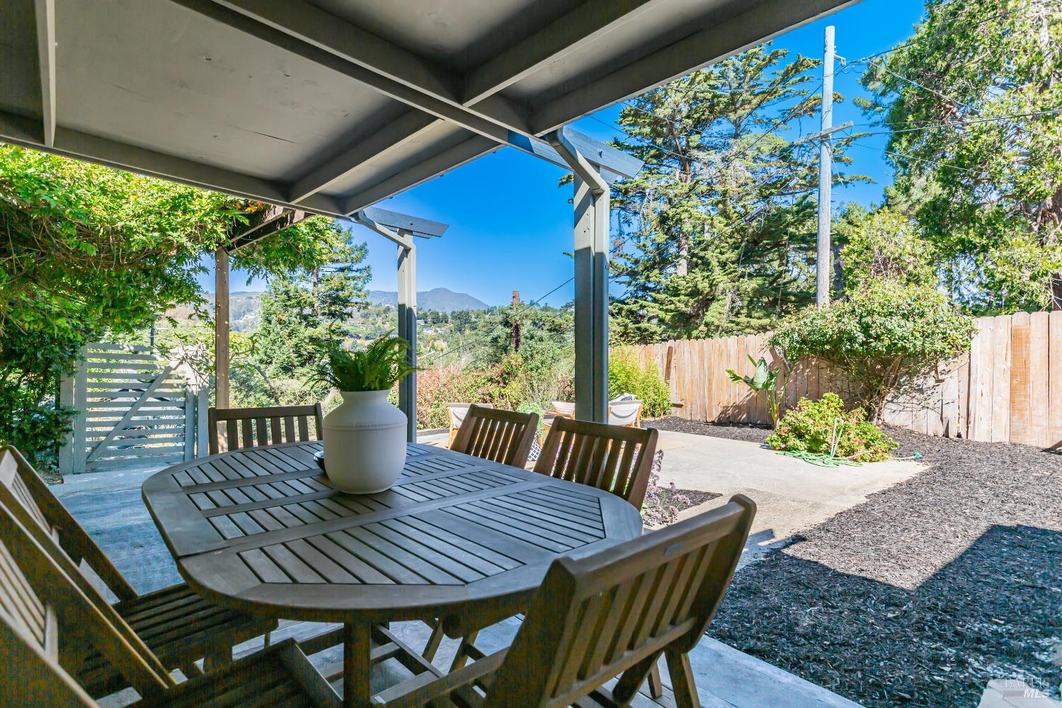 331-335 Richardson Way