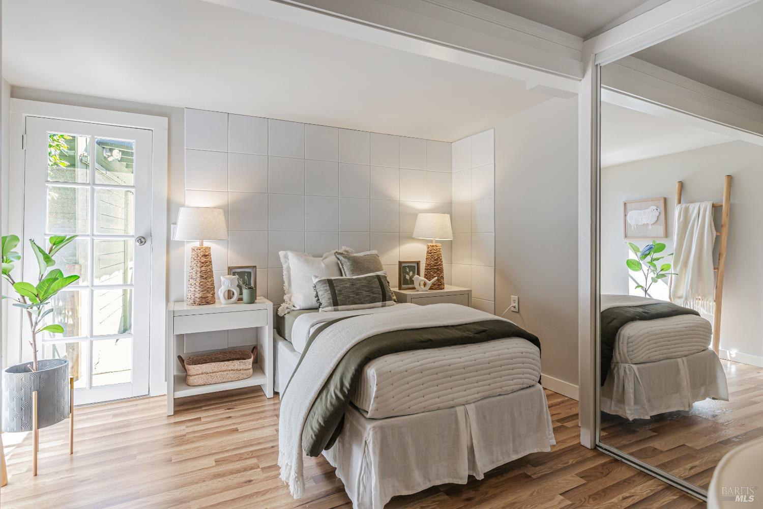 331-335 Richardson Way