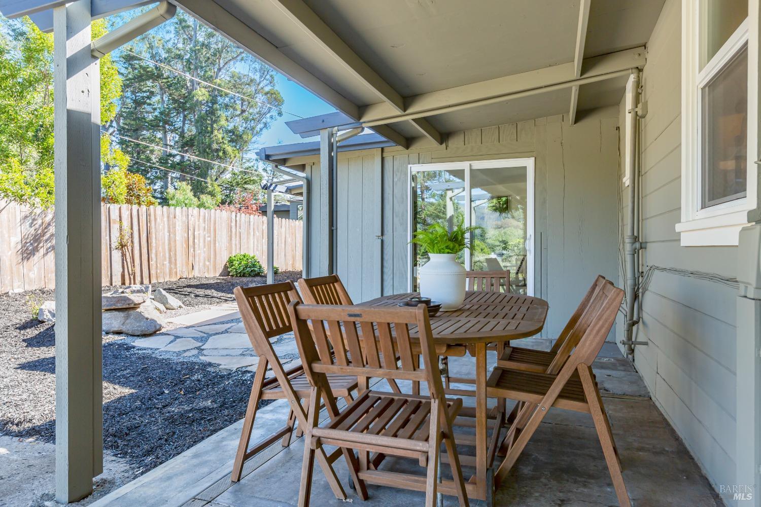 331-335 Richardson Way