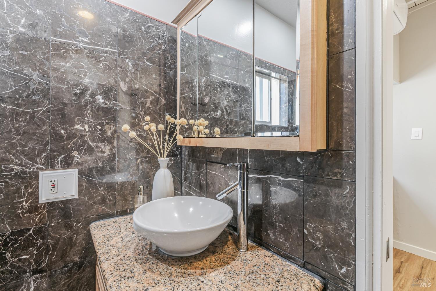 331-335 Richardson Way