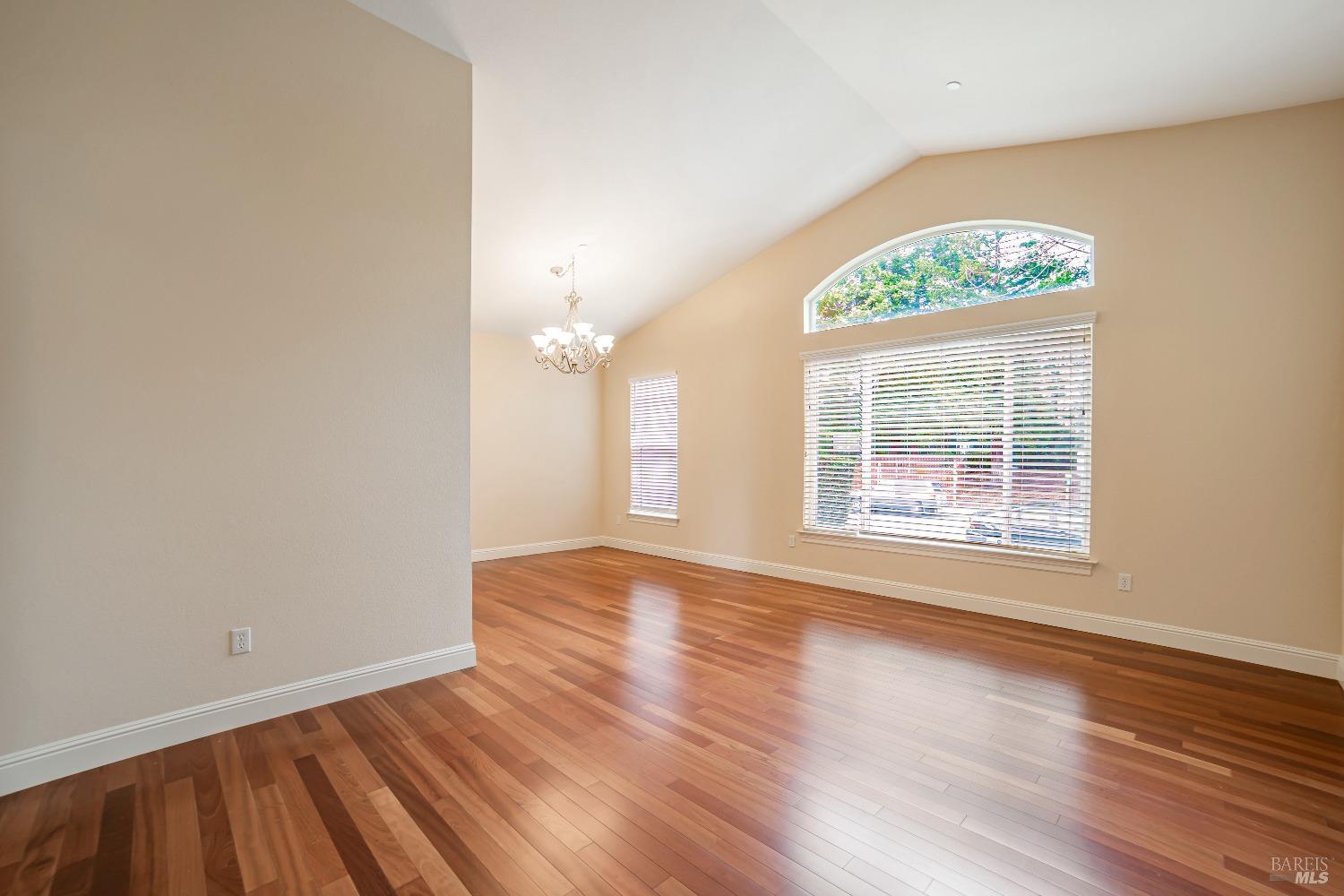 1076 San Francisco Way