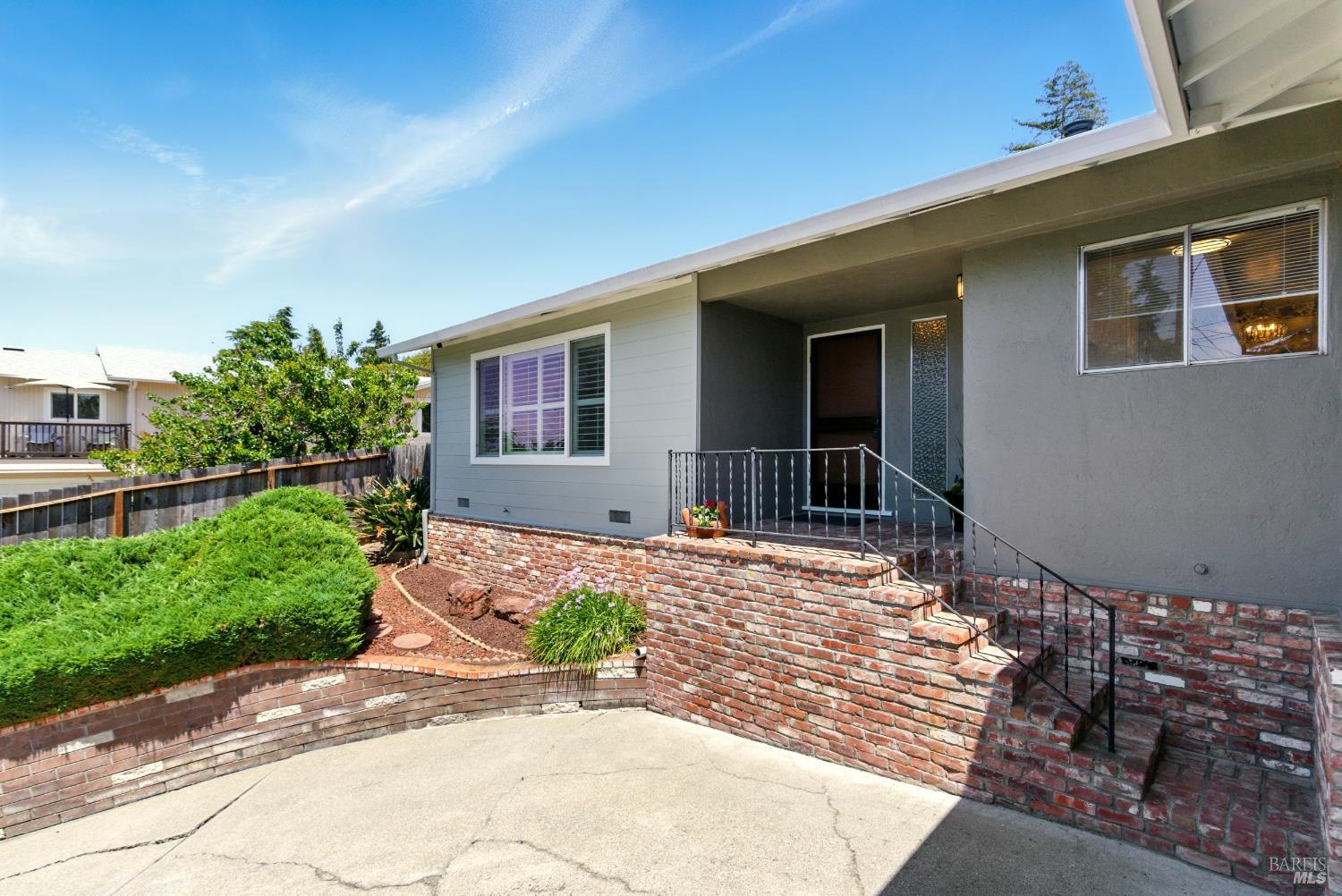 7 Arlene Ct