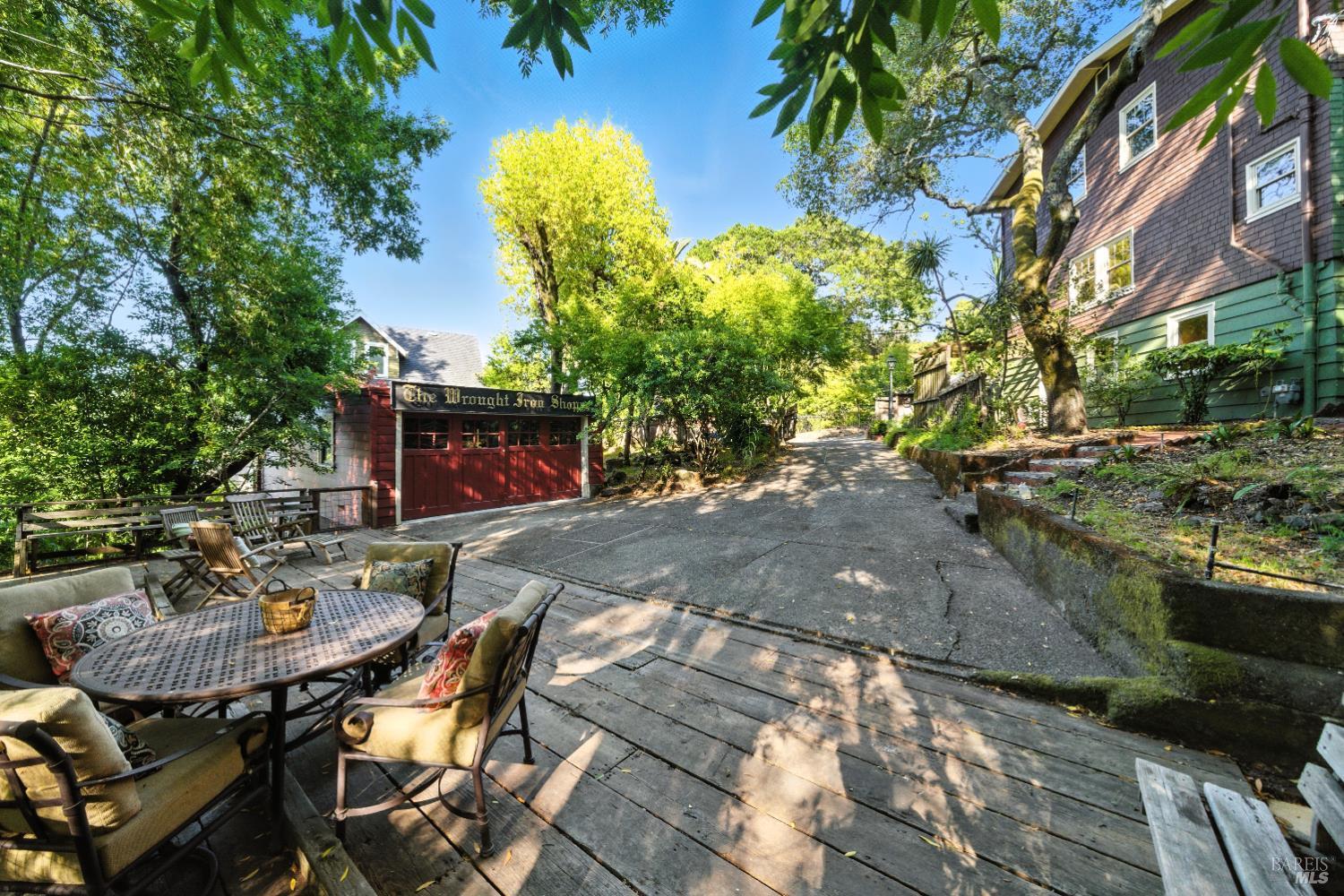 150 Bungalow Ave